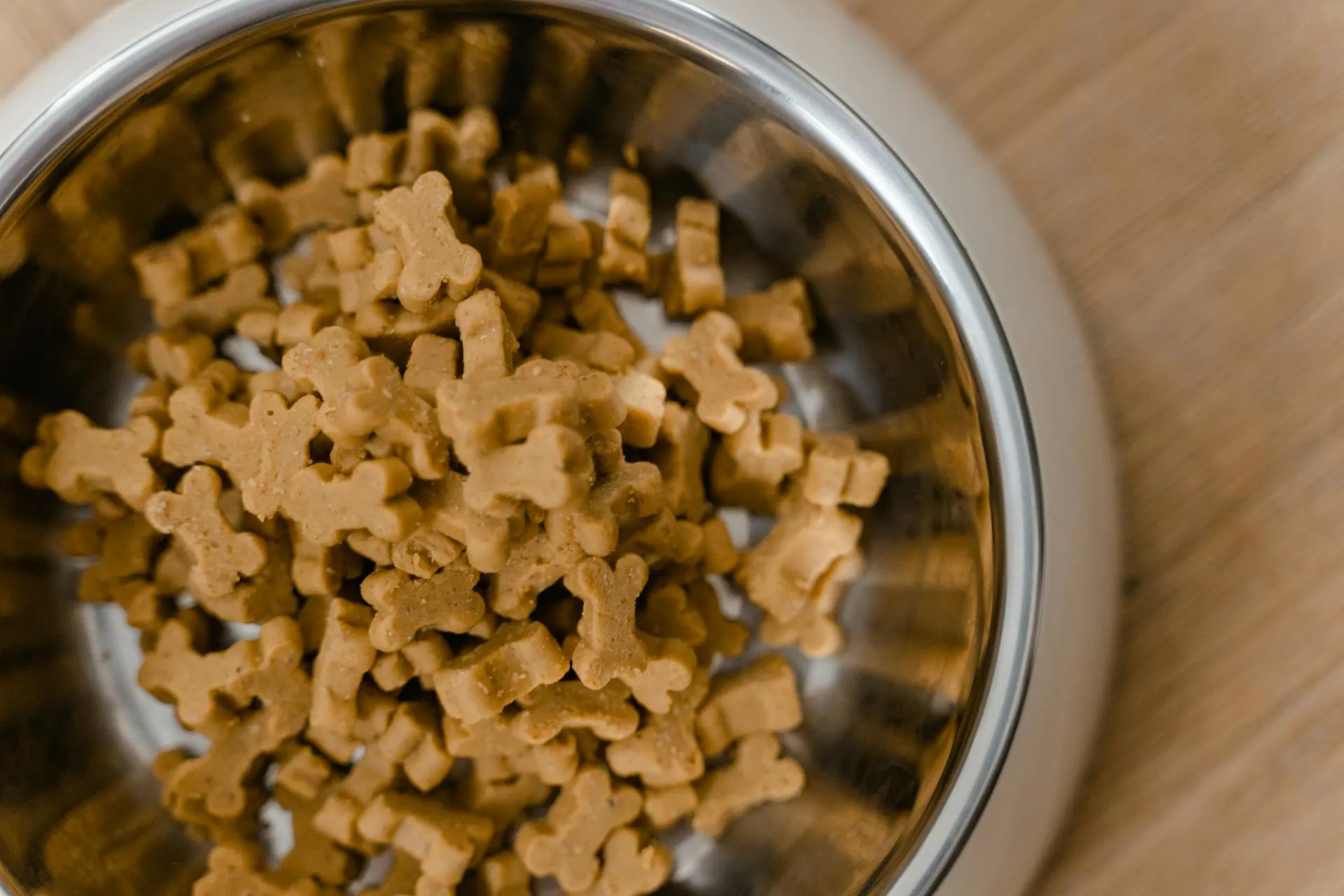 Off-odours dry pet food